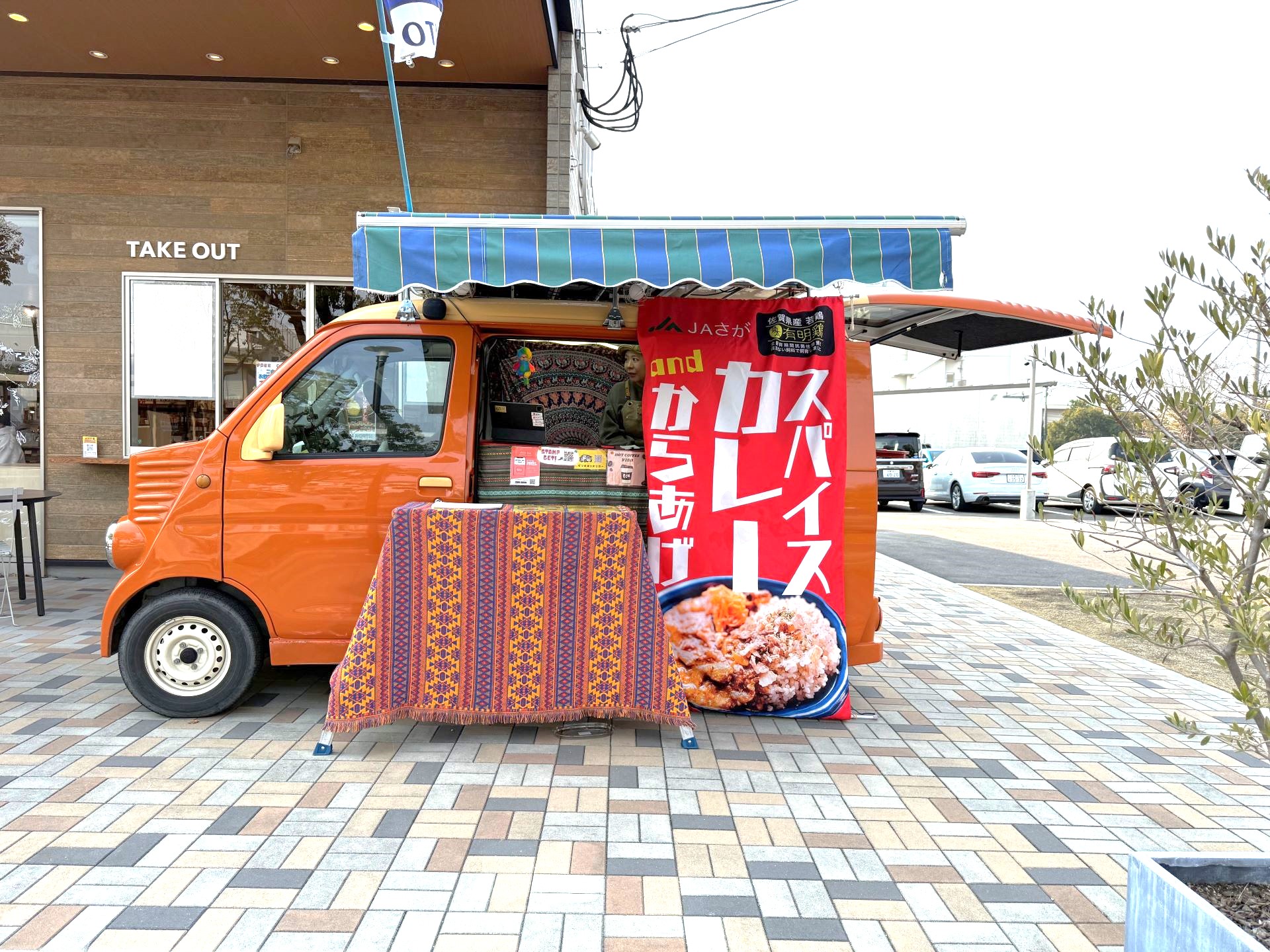 佐賀県産の食材を活かしたスパイスカレー！キッチンカー「ジンのキッチンカー」