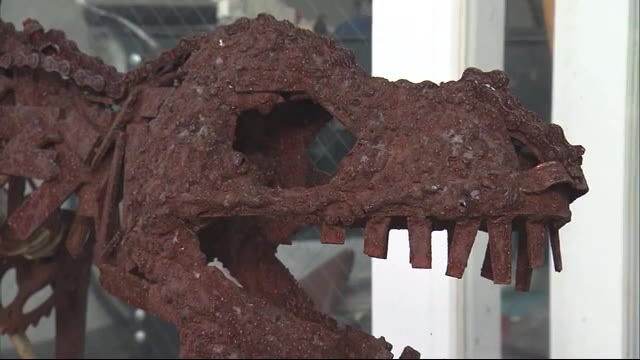 リアルな恐竜骨格！？材料は自転車部品 4代目店主の廃材アートが話題【佐賀県】