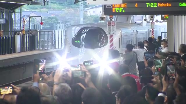 【映像】一番列車 嬉野温泉駅に入線 松井玲奈さんが「出発！」 西九州新幹線が開業【佐賀県嬉野市】